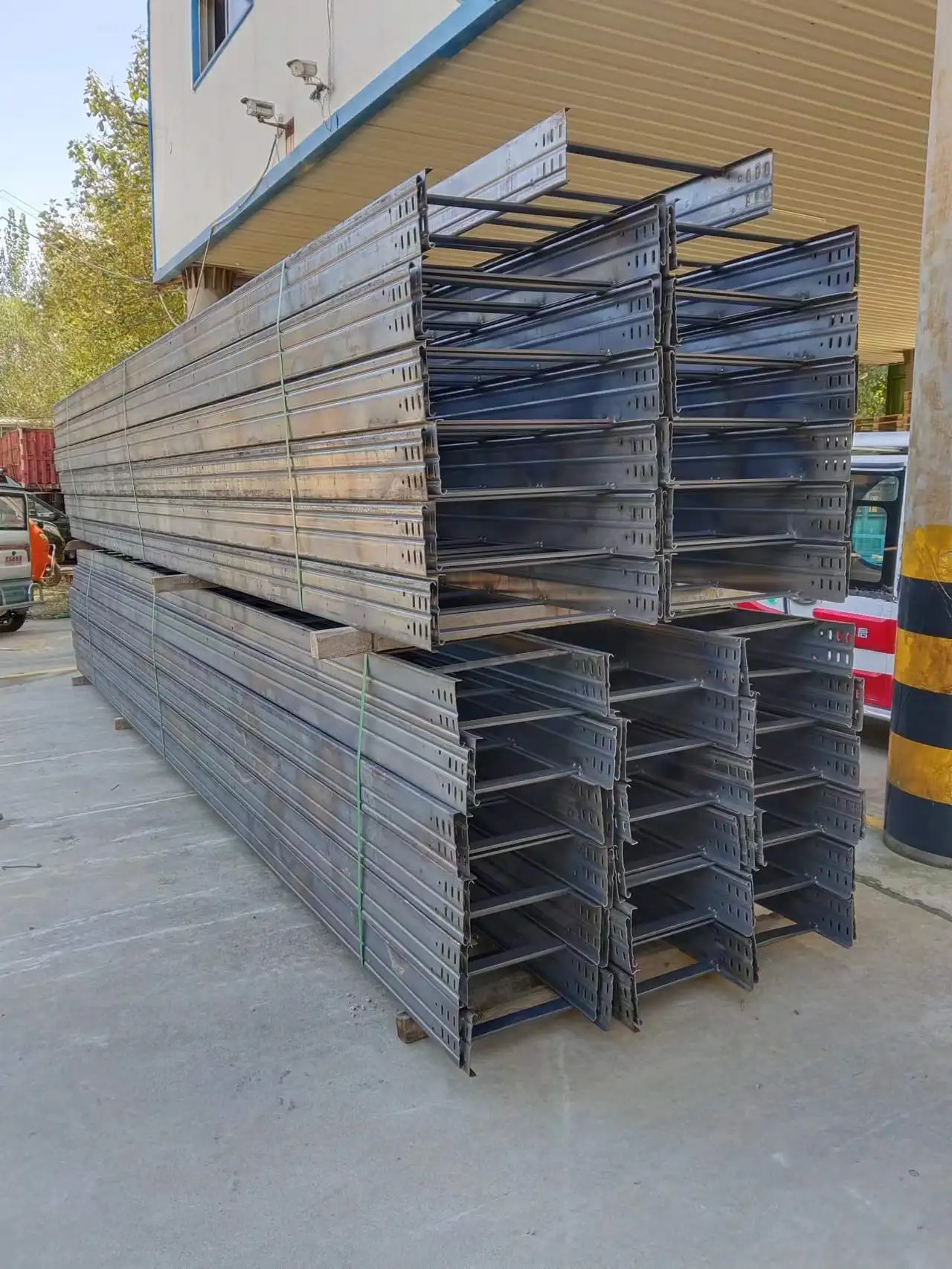 大跨距电缆桥架